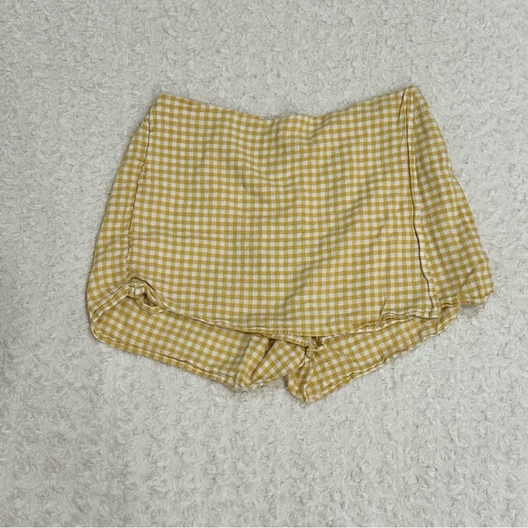 Old Navy High-Waisted Linen-Blend Mini
Wrap Skort - Yellow Gingham - Picture 7 of 8